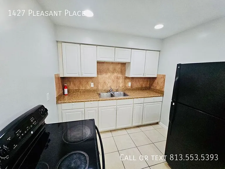 1427 Pleasant Pl — Photo 7