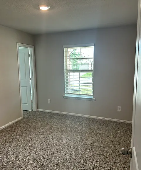 333 Lubbock Dr — Photo 25