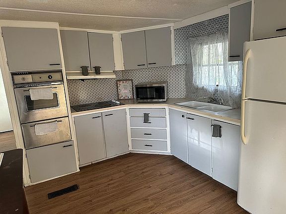 5th image of 3030 Broadway #1