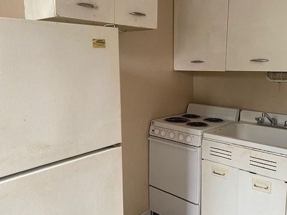 5th image of 158 W 2nd St APT 104