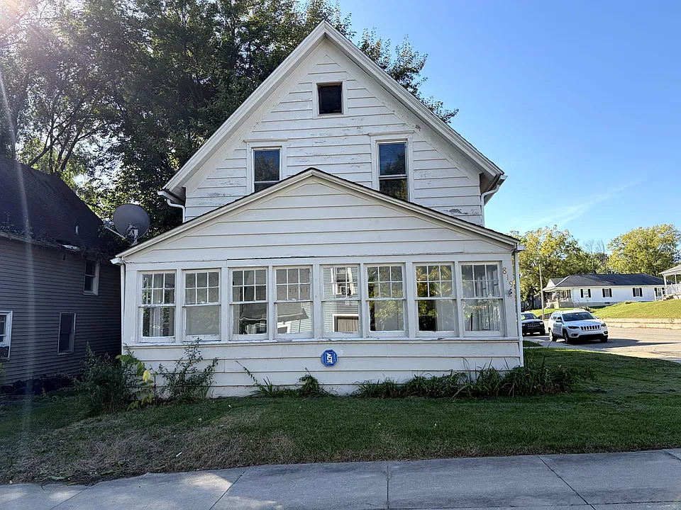 819 Division St