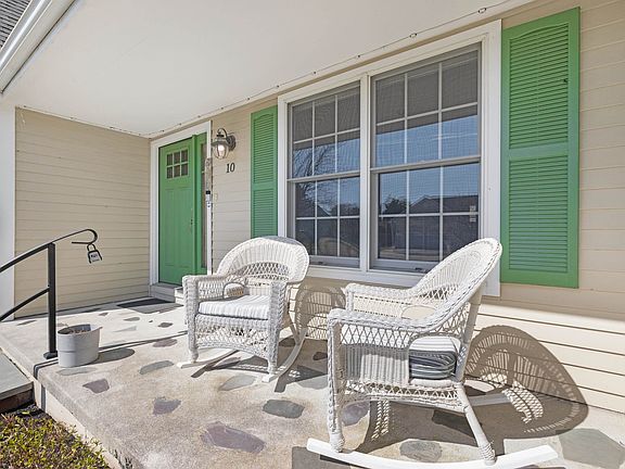 5th image of 10 Newport Dr