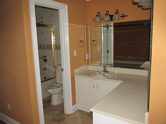 4th image of 425 Twin Lakes Dr