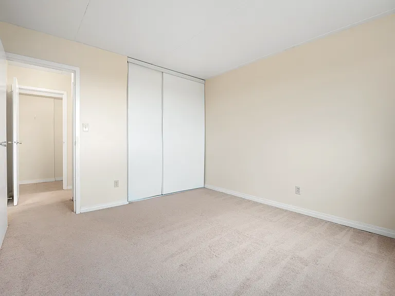 666 Chippawa St — Photo 18