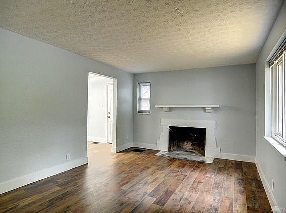 3rd image of 919 Wellmeier Ave