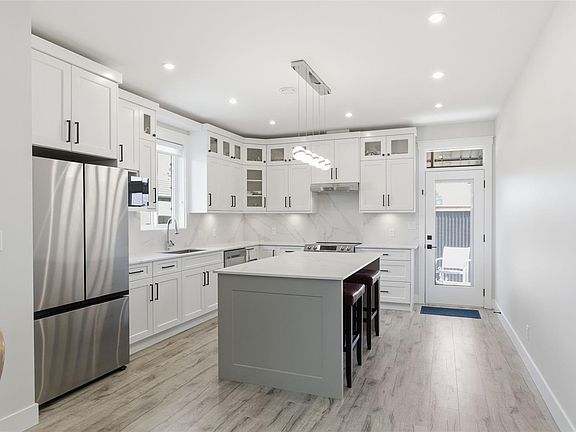5th image of 225 Dunbar Way