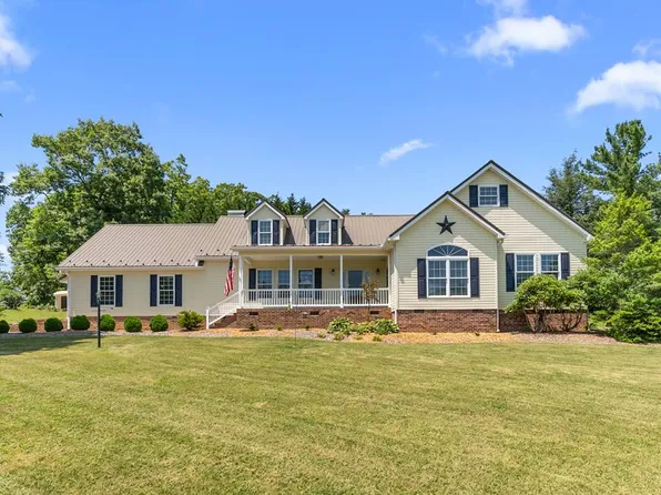 1365 Doe Run Rd, Hillsville, VA 24343