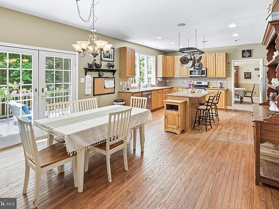 3rd image of 15 Hollybrook Rd