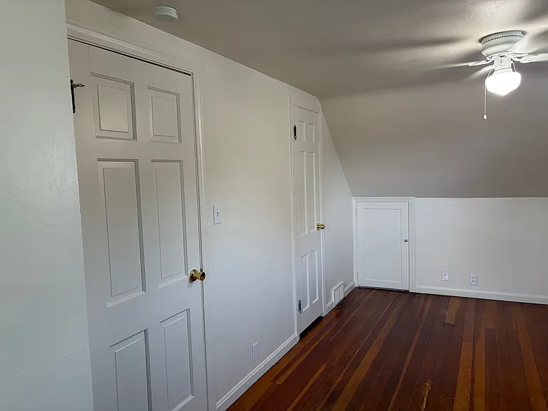 Upstairs bedroom 1