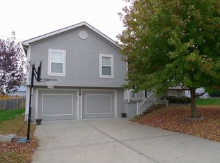 11725 N Charlotte St, Kansas City, MO 64155