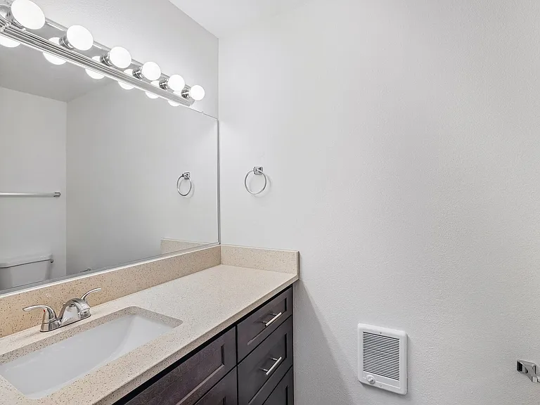 Midland Apartments — Photo 49