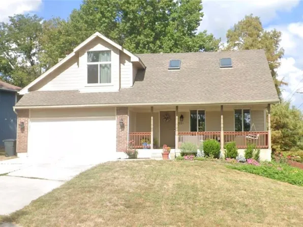 3221 NW Shannon Dr, Blue Springs, MO 64015