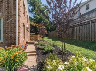 5720 Crownleigh Ct, Burke, VA 22015