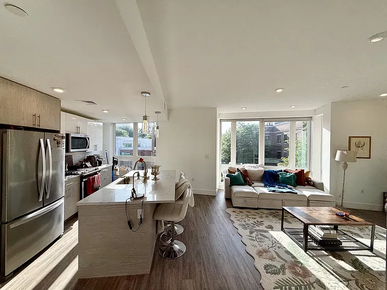 386 Market St #202 — Photo 4