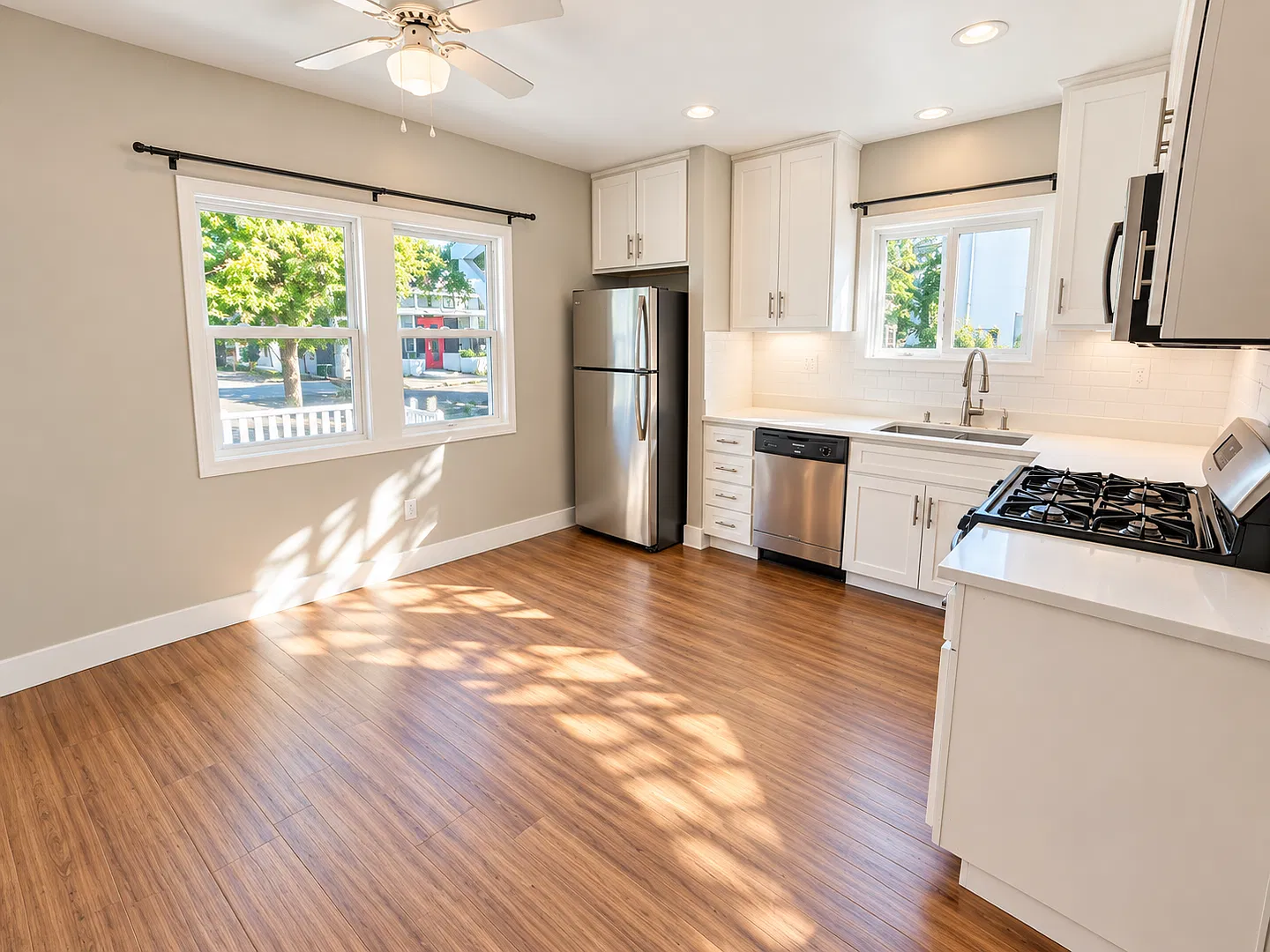 Santa Rosa Single-Level Detached Home with central AC, In-home Laundry and Yard — Photo 4