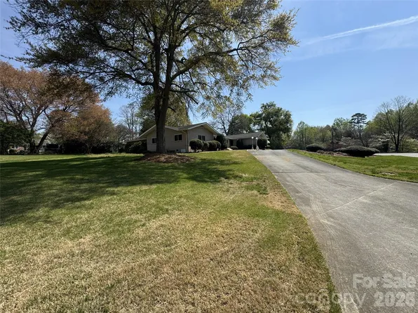 938 Sandswood Dr, Gastonia, NC 28054