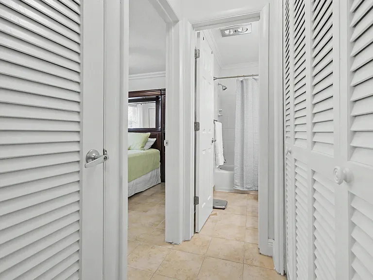 2701 NE 1st St #201 — Photo 8