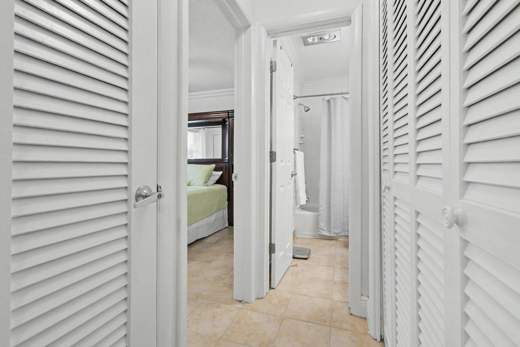2701 NE 1st St APT 201, photo 8