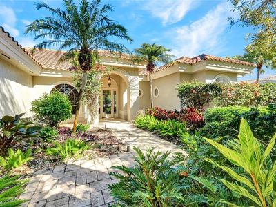 874 Wyndemere Way, Naples, FL, 34105