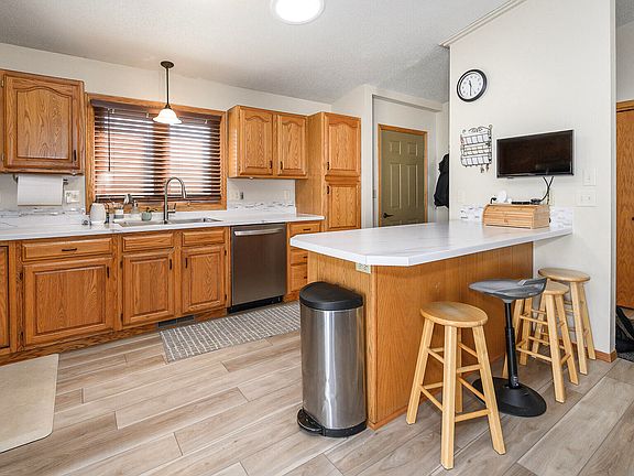 4th image of 1405 4th Ave NE