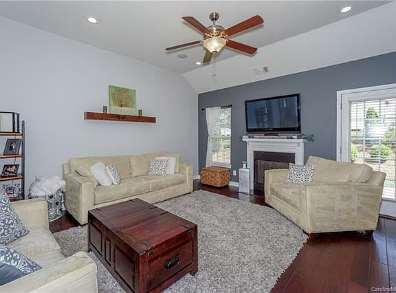5th image of 408 Deerfield Dr