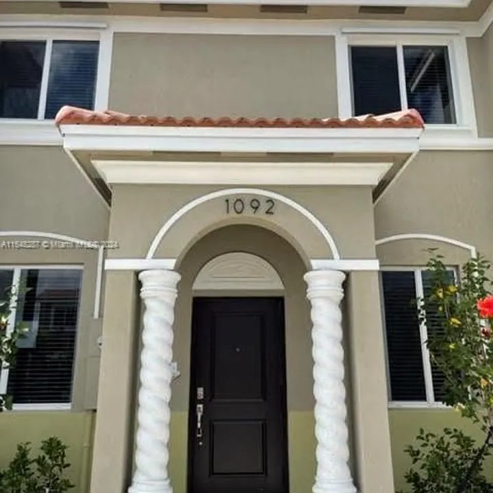 1092 SE 23rd Ave #3