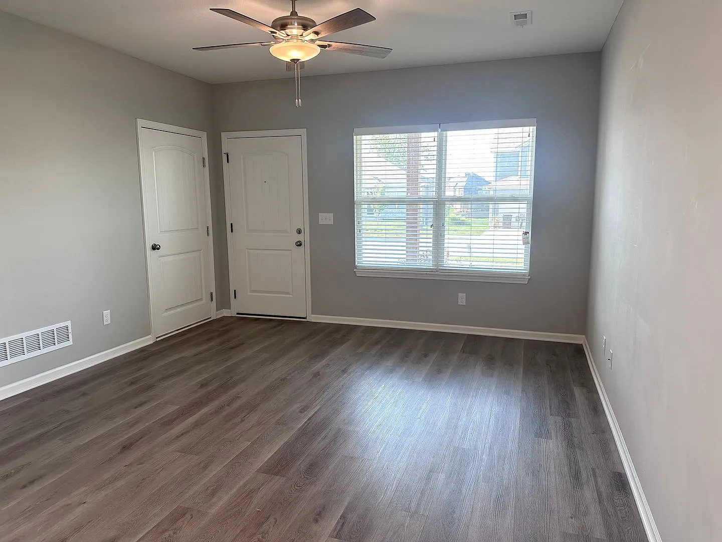 3 Bed | 2.5 Bath | 1 Car Garage Duplex in Pleasant Hill — Photo 3