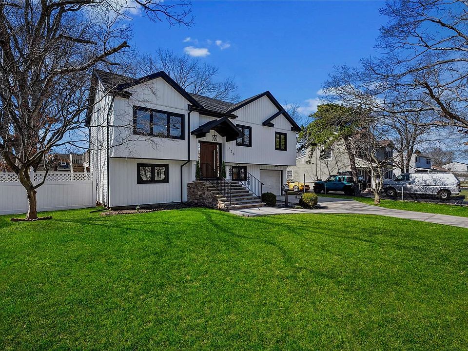 228 Norma Avenue West Islip NY 11795 MLS 3536653 Zillow