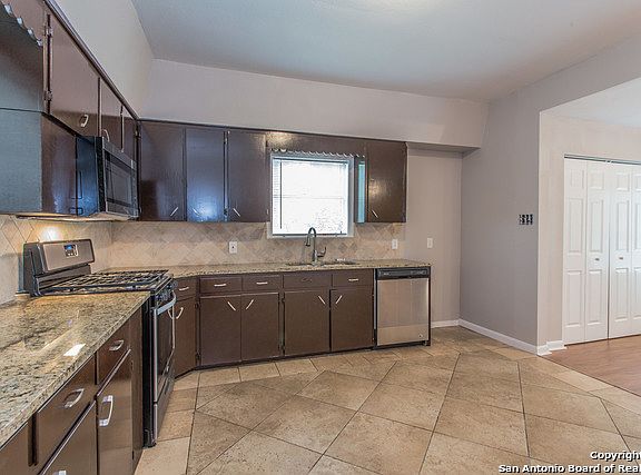 3rd image of 321 Sharer St