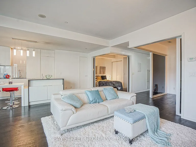 1 Bloor St E #505 — Photo 11