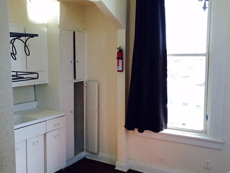 2722 Vine St #10 — Photo 4