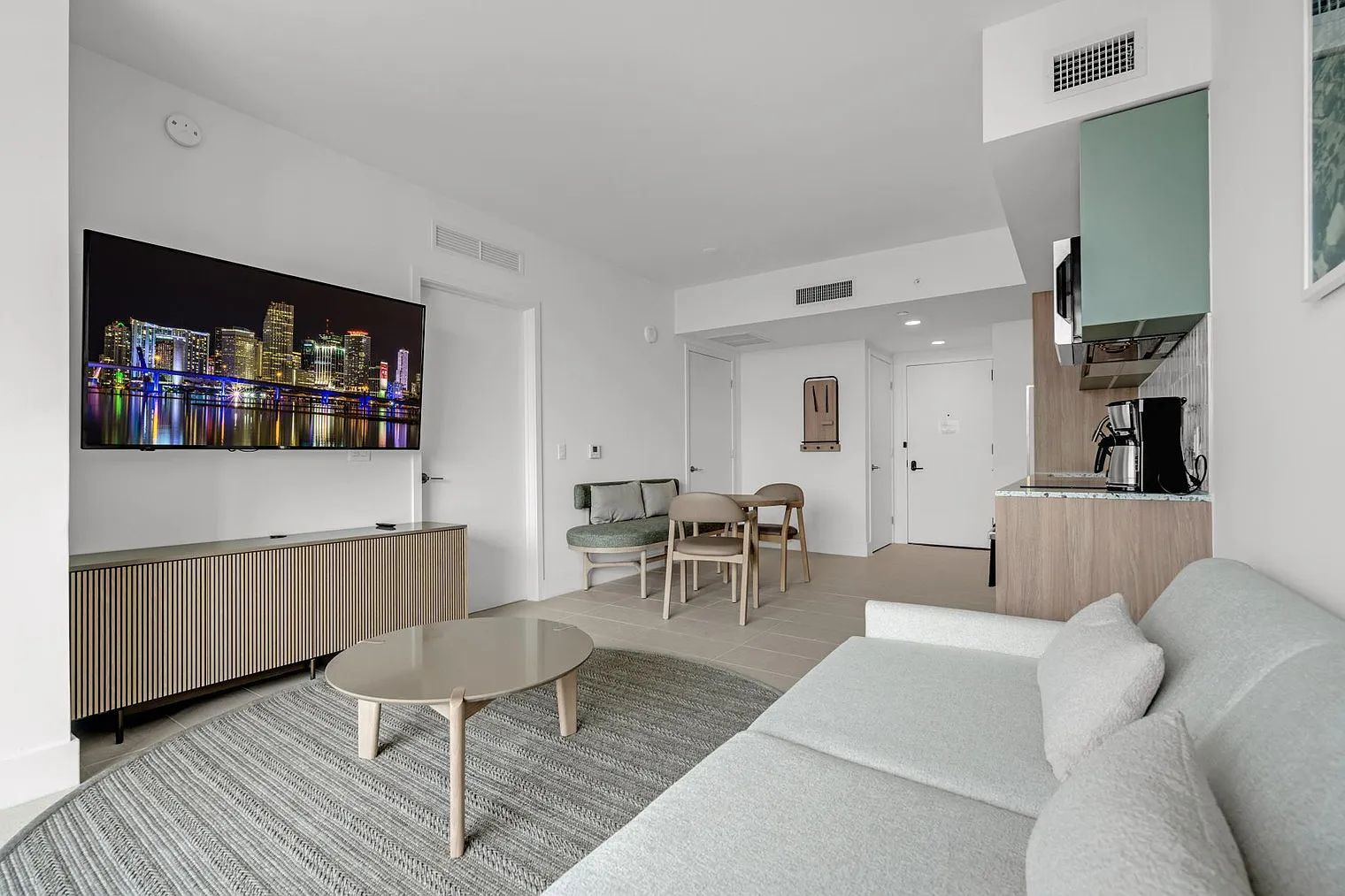 1 bed, 1.0 bath, 688 sqft, $7,482 — Photo 1