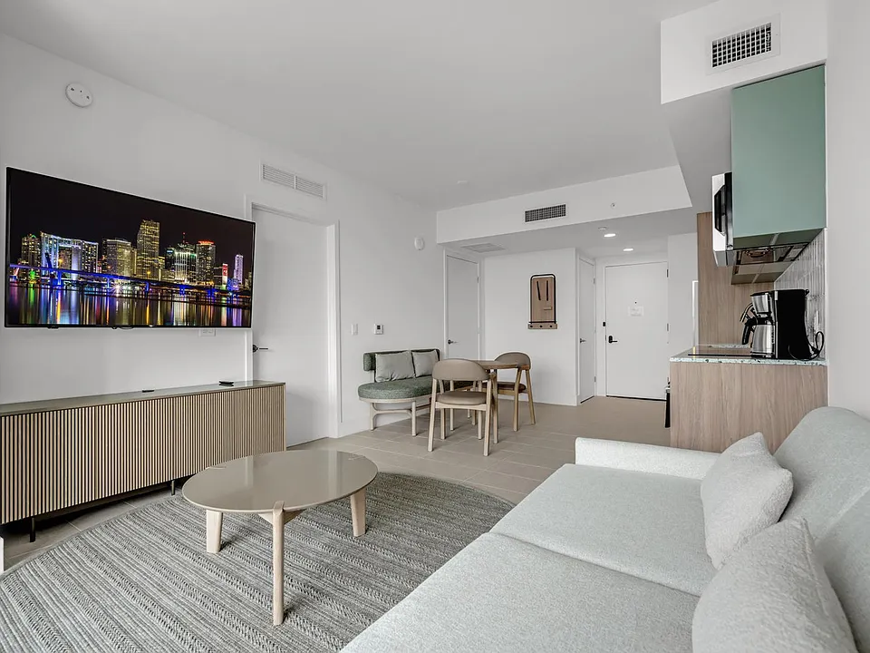 601 NE 1st Ave #34-ID1049807P