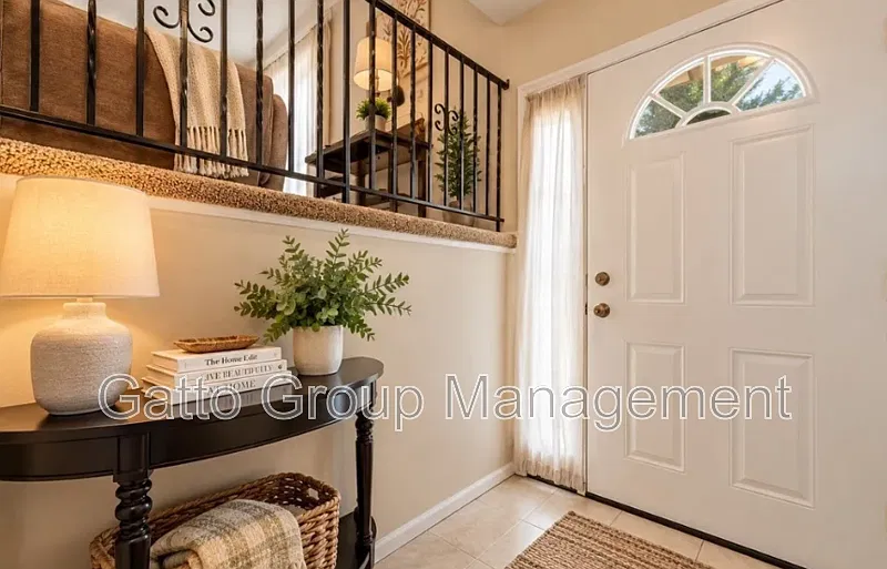 3 bed, 1.5 bath, 1455 sqft, $2,295 — Photo 2