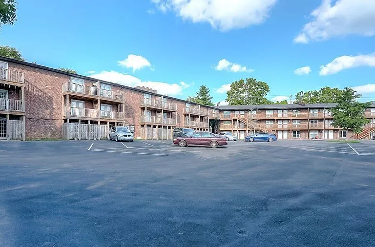 2021 Cambridge Dr #9 — Photo 6