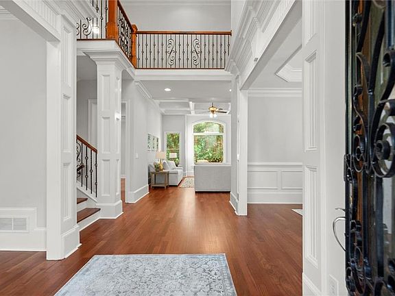 5th image of 980 Pine Grove Rd