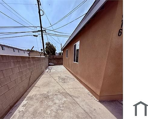5th image of 816 E 109th Pl