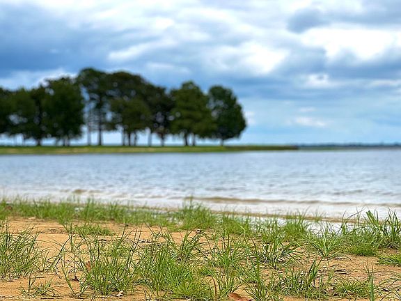 Lakefront park nearby