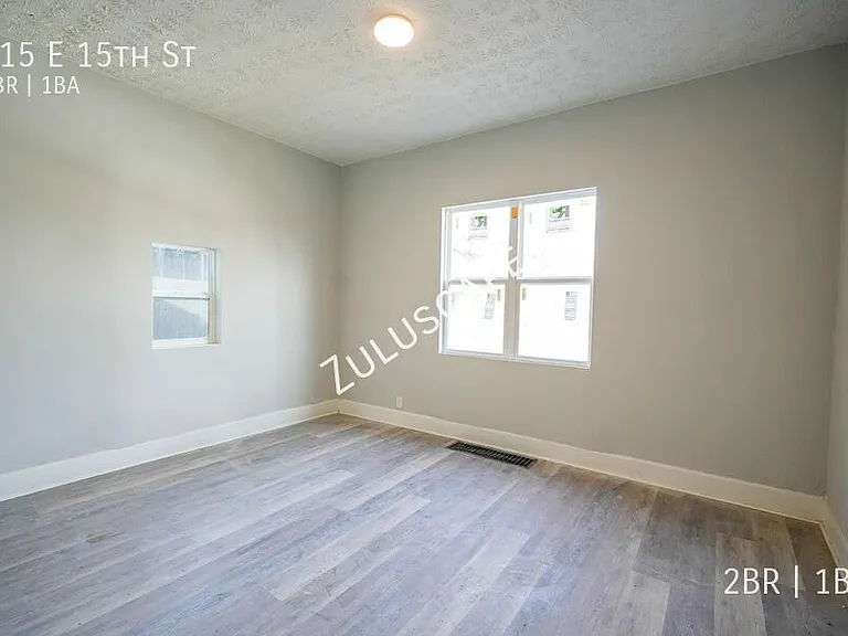 415 E 15th St — Photo 8