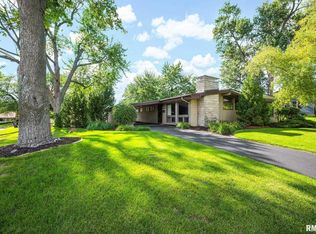 4145 N Hawthorne Pl, Peoria, IL 61614