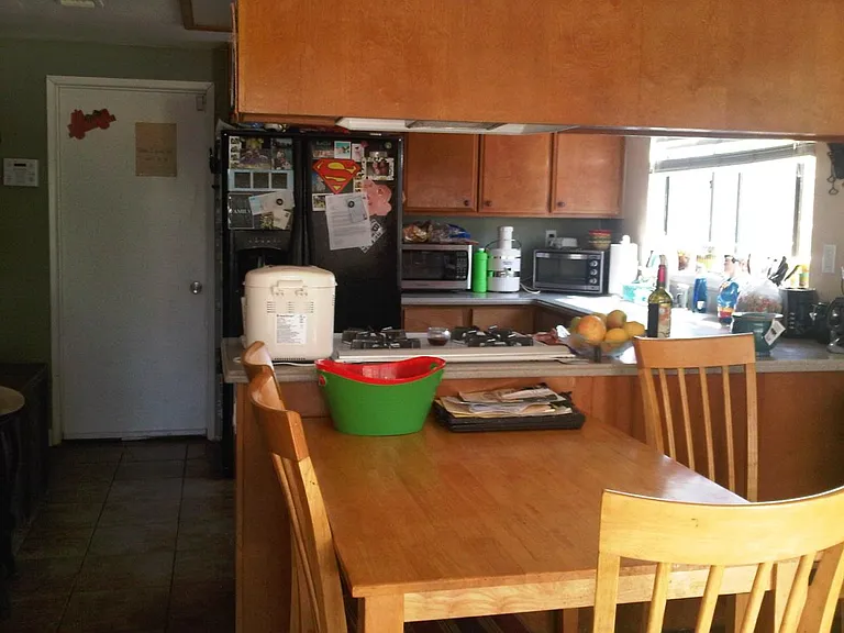 9784 Bolton Ave — Photo 4