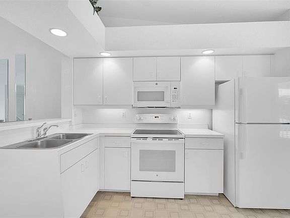 5th image of 5725 GREENWOOD AVENUE #4201