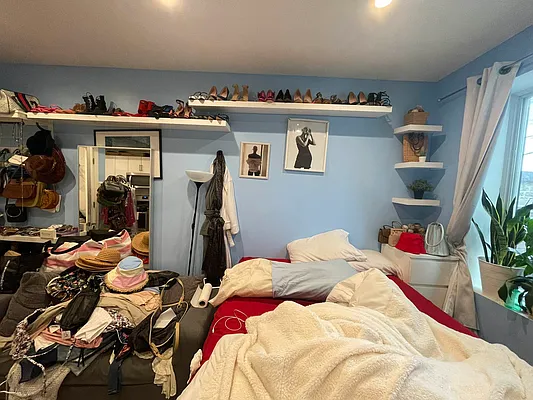 Rented by Delmark Realty LLC | media 24