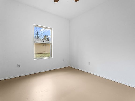 5th image of 3111 N Grand Ave