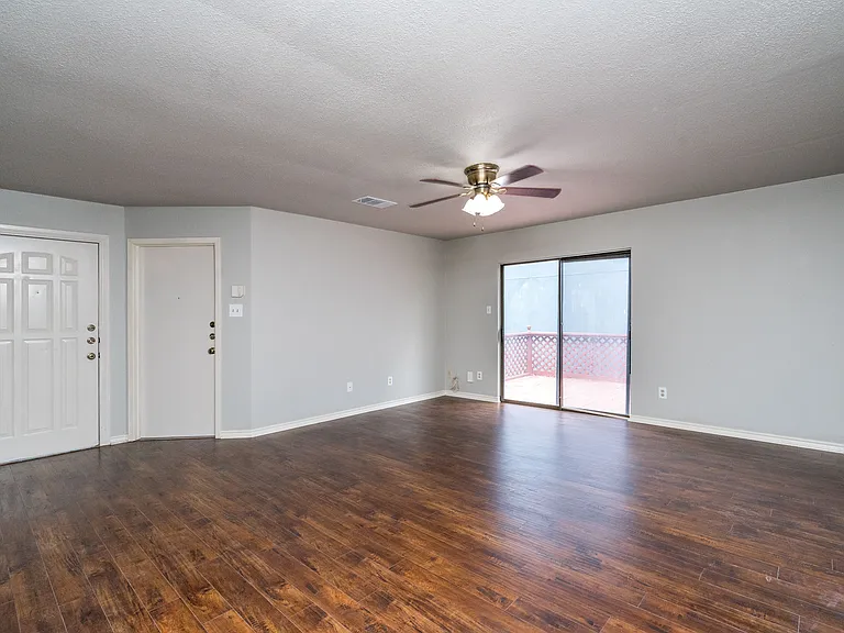 15503 Walnut Creek Dr — Photo 4
