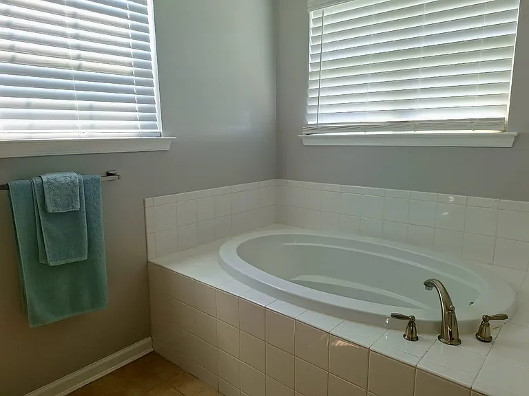 Start and end your day in a private en-suite bathroom with dual sinks, a soaking tub, and a separate shower.