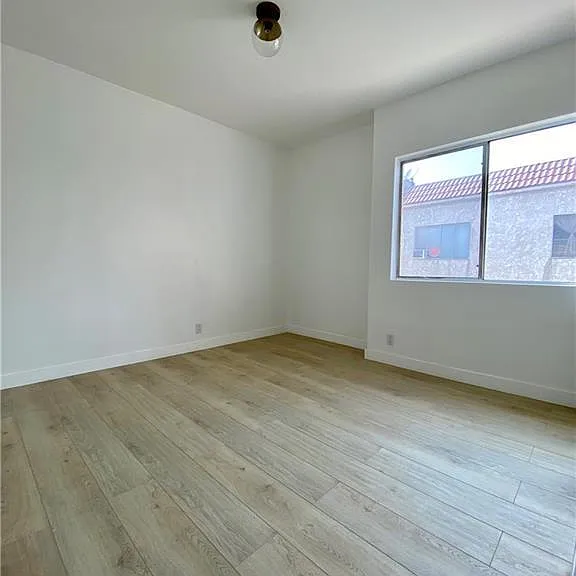 903 New Depot St #15 — Photo 5