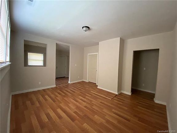 5th image of 2901 Fair Oaks Dr