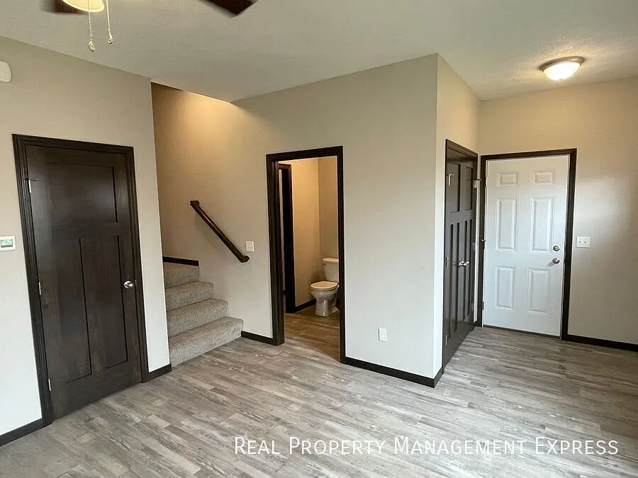 3 Bed 2.5 Bath Townhome in West Sioux Falls — Photo 4