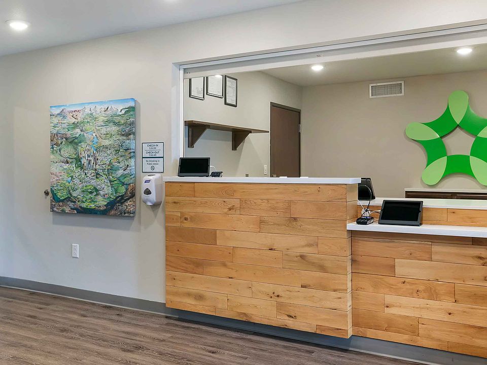 Lobby and Guest Check-in